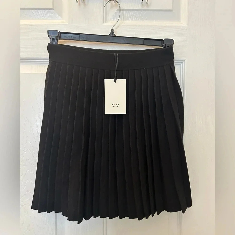 Nwt! Co Pleated Knit black Skirt
Small - Picture 5 of 10